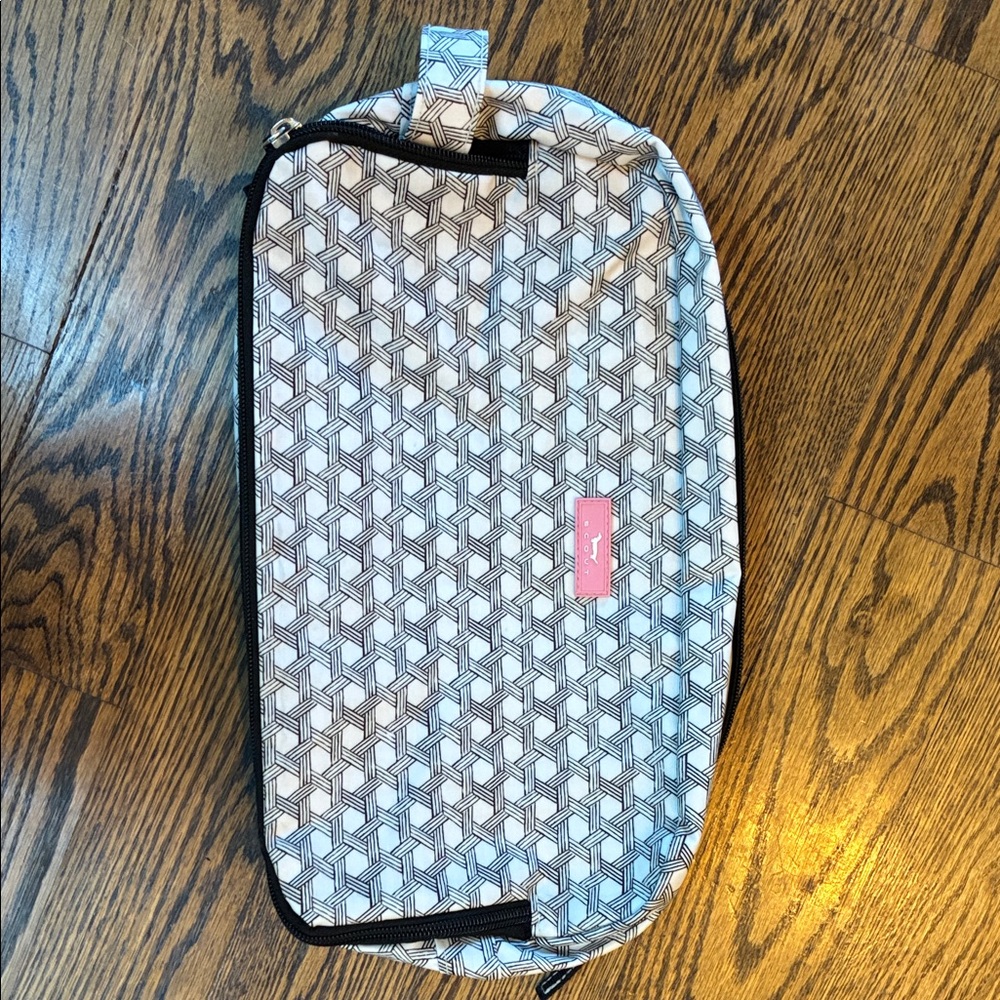 Scout Geometric Black and White Cosmetic Bag